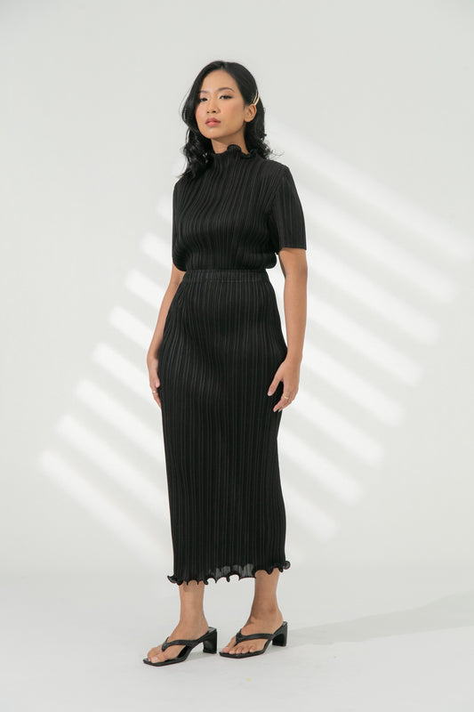 Ally Pleated Skirt in Black